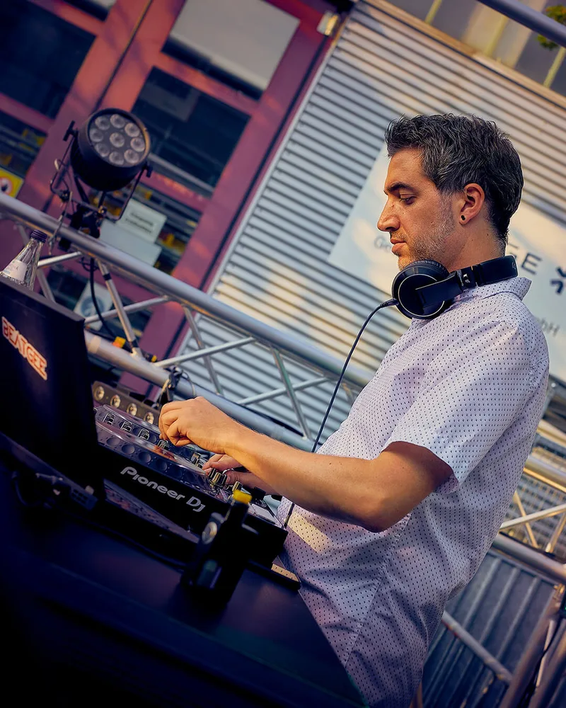 DJ Beatgee an den Decks – KulturSommerLounge