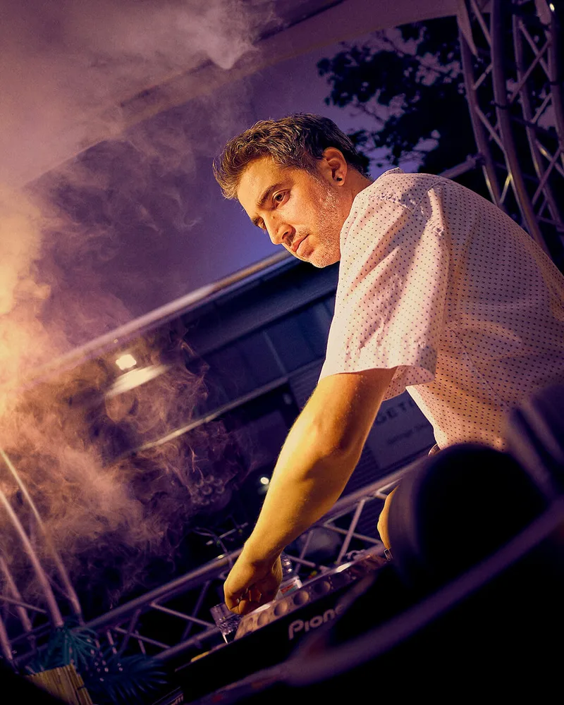 DJ Beatgee mit Nebel und Licht – KulturSommerLounge